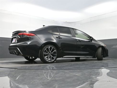 Used 2020 Toyota Corolla XSE image 29