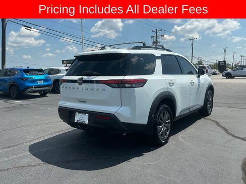 Used 2025 Nissan Pathfinder SV FWD image 5