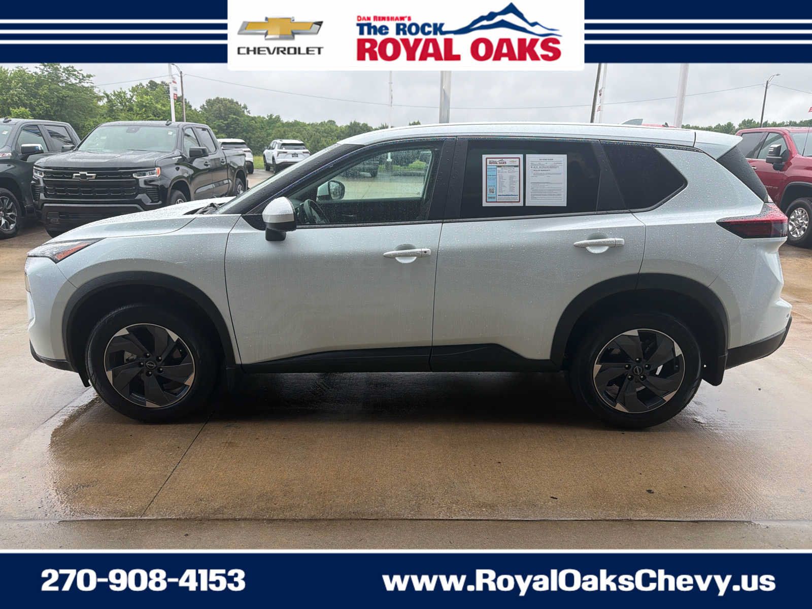 Used 2025 Nissan Rogue SV FWD image 2