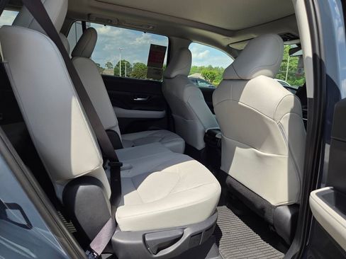 New 2026 Toyota Grand Highlander FWD image 16