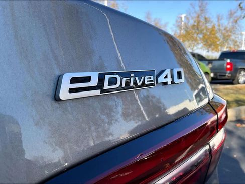 Used 2026 BMW i5 eDrive40 w/ Premium Package image 11