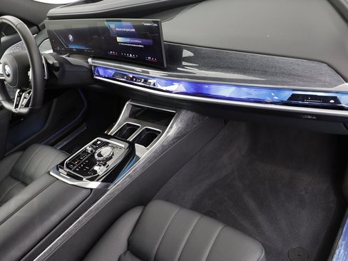 Certified 2025 BMW 760i xDrive w/ Executive Package image 23