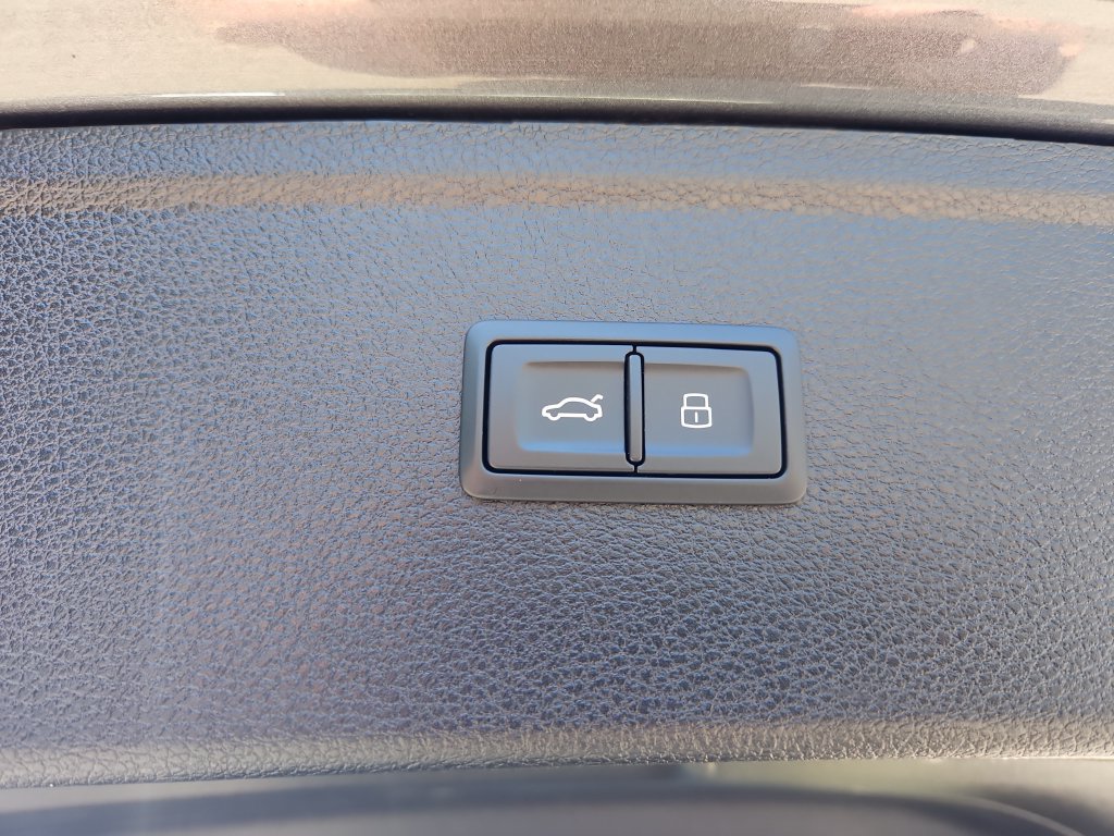 Used 2023 Audi Q5 e Prestige w/ Prestige Package AWD/4WD image 26