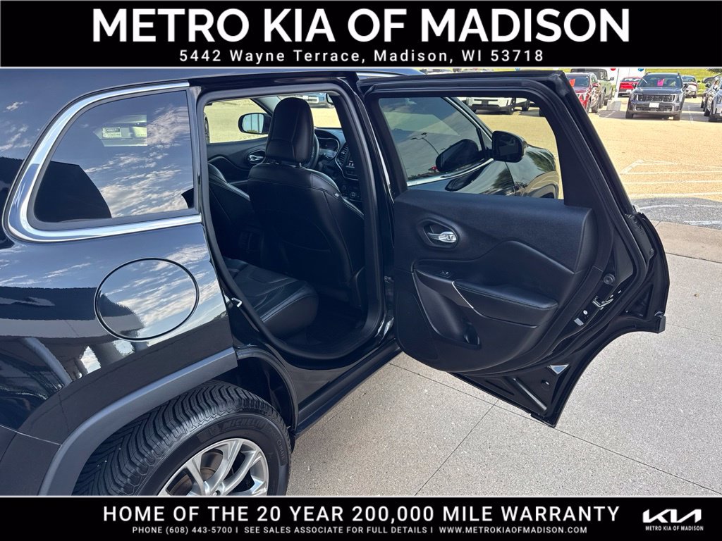 Used 2021 Jeep Cherokee Latitude Lux w/ Comfort/Convenience Group AWD/4WD image 37
