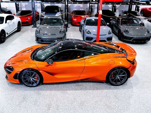 Used 2018 McLaren 720S Performance RWD image 9