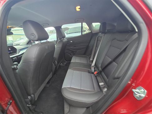 Certified 2025 Chevrolet Trax LT w/ LT Convenience Package image 10