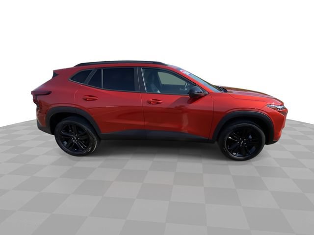 Used 2024 Chevrolet Trax ACTIV w/ Driver Confidence Package FWD image 3