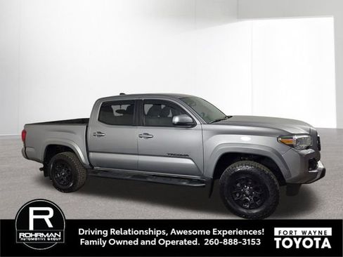 Used 2020 Toyota Tacoma SR5 w/ Technology Package image 5