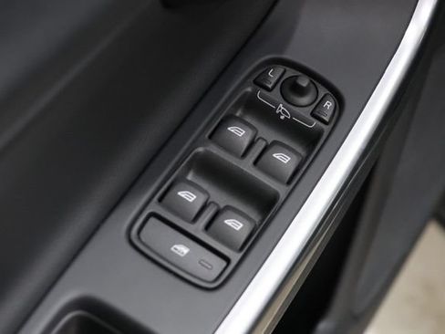 Used 2015 Volvo S60 T5 Platinum w/ Climate Package FWD image 18