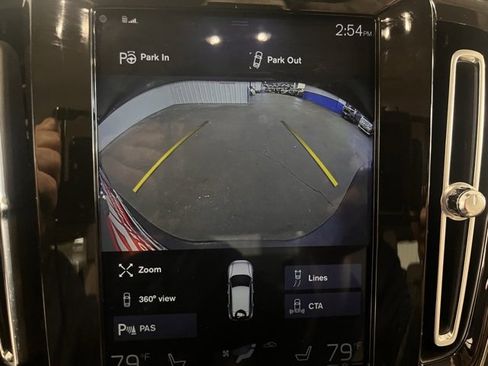 Used 2019 Volvo XC40 T5 Momentum image 27