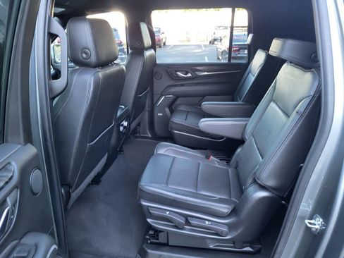 Used 2022 GMC Yukon XL Denali AWD/4WD image 14