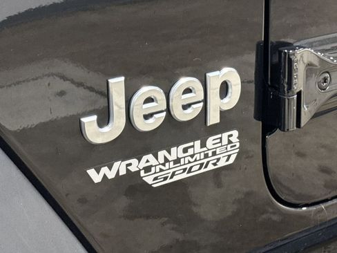 Used 2020 Jeep Wrangler Unlimited Sport AWD/4WD image 25