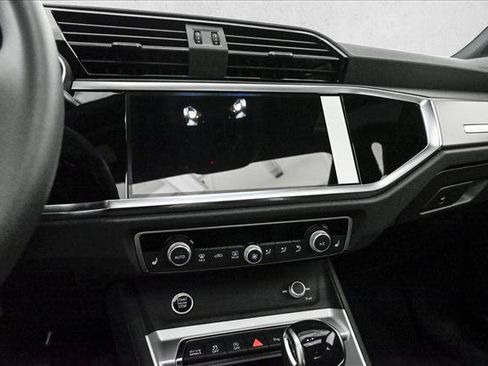 New 2025 Audi Q3 2.0T Premium image 16