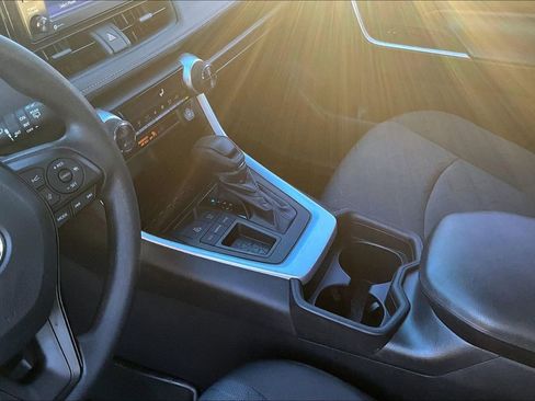 Used 2021 Toyota RAV4 XLE w/ Convenience Package image 18