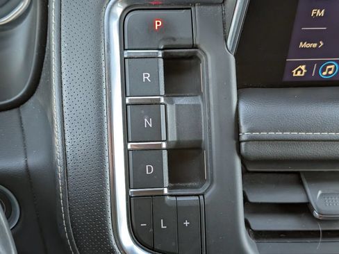 Used 2021 GMC Yukon SLT w/ SLT Premium Package AWD/4WD image 17