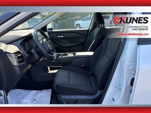 Used 2024 Nissan Rogue SV image 17