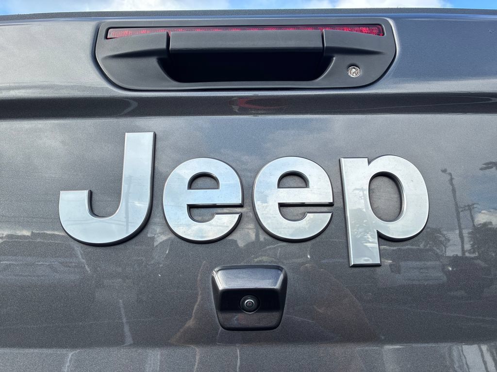 Used 2023 Jeep Gladiator Overland w/ Cold Weather Group AWD/4WD image 45