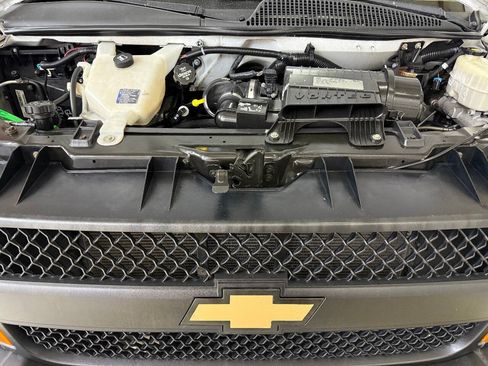 Used 2017 Chevrolet Express 2500 RWD image 65