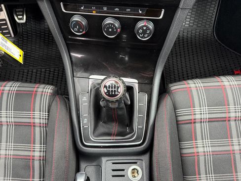 Used 2015 Volkswagen Golf 4-Door image 23