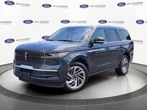 Used 2025 Lincoln Navigator Reserve AWD/4WD image 1