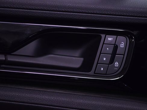 Certified 2025 Porsche Panamera 4 image 19