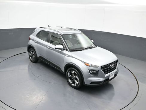 Certified 2021 Hyundai Venue SEL w/ Premium Package image 36