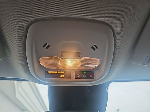 Used 2025 Chevrolet Trax LT w/ LT Convenience Package image 20