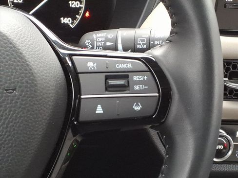 Certified 2025 Honda HR-V EX-L image 31