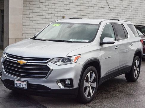 Used 2018 Chevrolet Traverse LT image 3