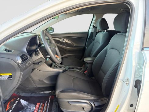 Used 2018 Hyundai Elantra GT FWD image 12