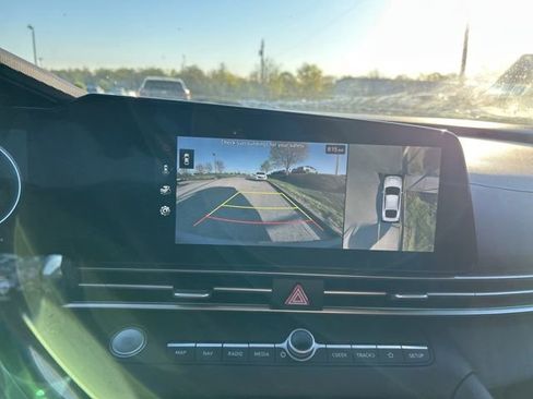 Used 2024 Hyundai Elantra Limited FWD image 8