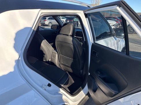 Used 2023 Hyundai Venue Limited image 13