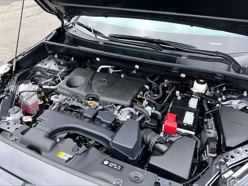 Used 2025 Toyota RAV4 XLE AWD/4WD image 35