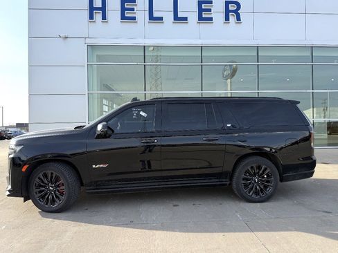 Used 2023 Cadillac Escalade ESV V w/ LPO, ONYX Package image 3