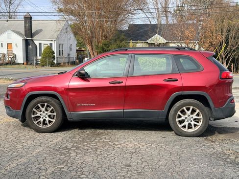 Used 2016 Jeep Cherokee Sport image 10