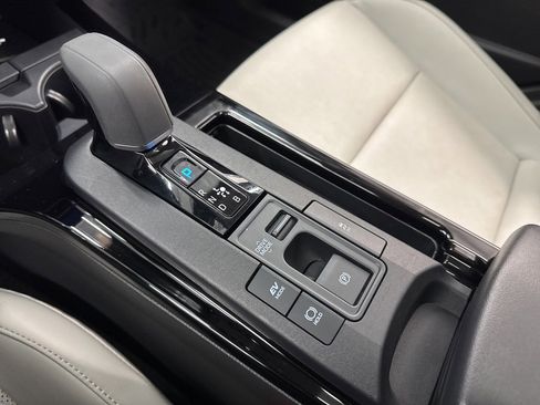 Certified 2024 Toyota Prius XLE image 28