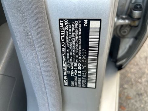 Used 2000 Mercedes-Benz E 320 Sedan image 40