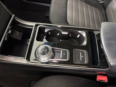 Used 2019 Ford Edge SE FWD image 42
