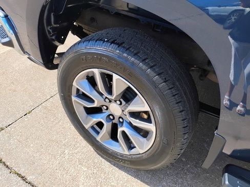 Used 2022 Chevrolet Silverado 1500 LT AWD/4WD image 23