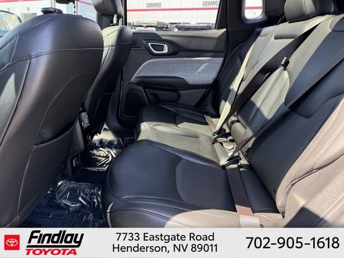 Used 2023 Jeep Compass Latitude w/ Sun and Sound Group AWD/4WD image 7
