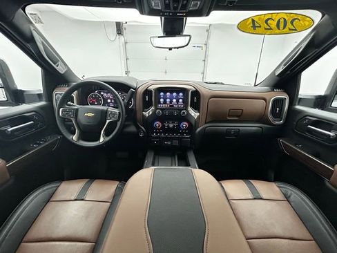 Used 2023 Chevrolet Silverado 2500 High Country w/ Z71 Off-Road Package image 2