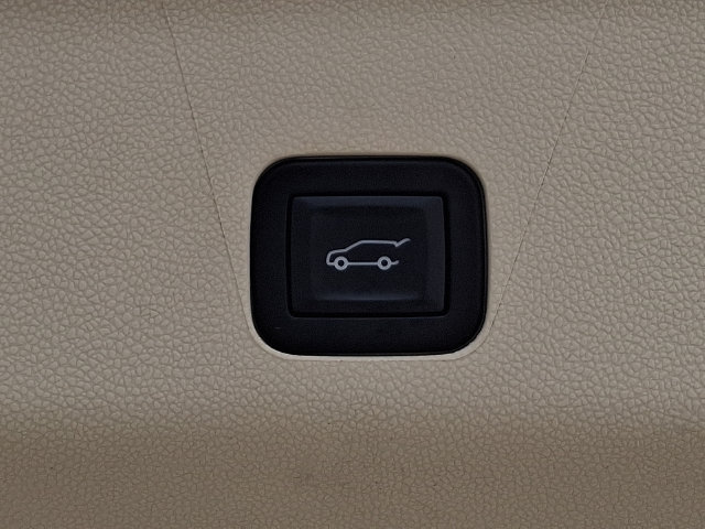 Used 2025 Cadillac Escalade ESV Sport Platinum w/ LPO, ONYX Package AWD/4WD image 32
