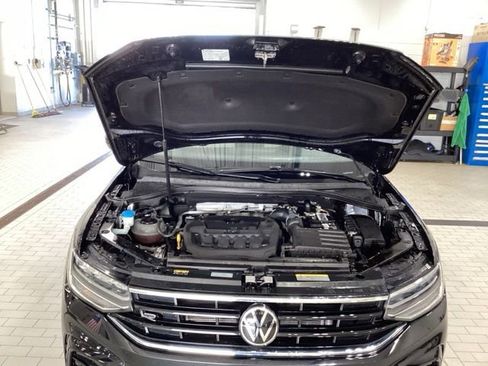 Certified 2023 Volkswagen Tiguan SE R-Line FWD image 17