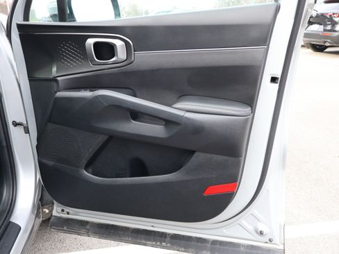 Used 2023 Kia Sorento EX image 9