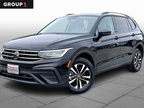 Used 2022 Volkswagen Tiguan S image 1