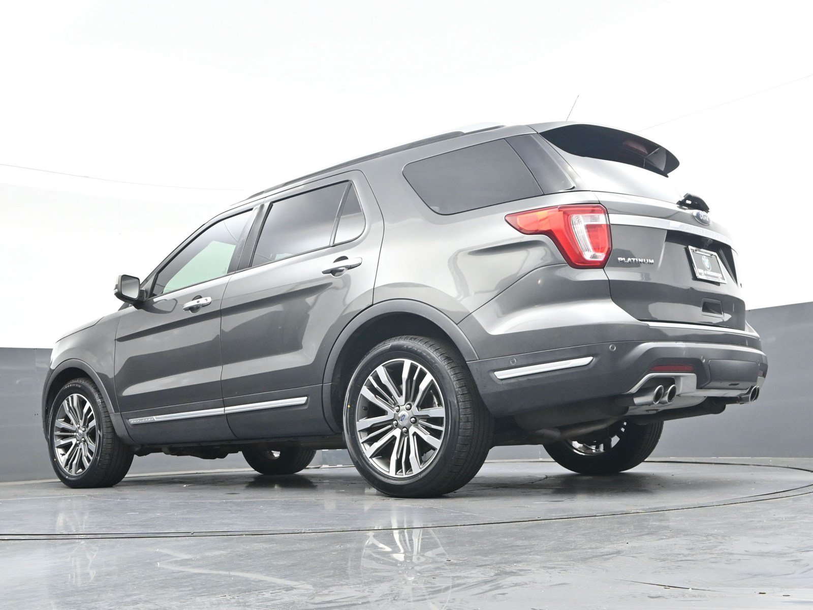 Used 2018 Ford Explorer Platinum AWD/4WD image 32