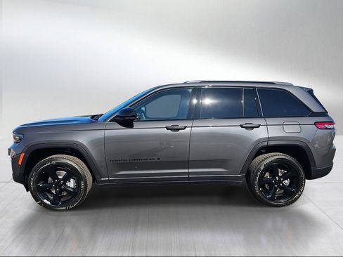New 2025 Jeep Grand Cherokee Altitude image 3