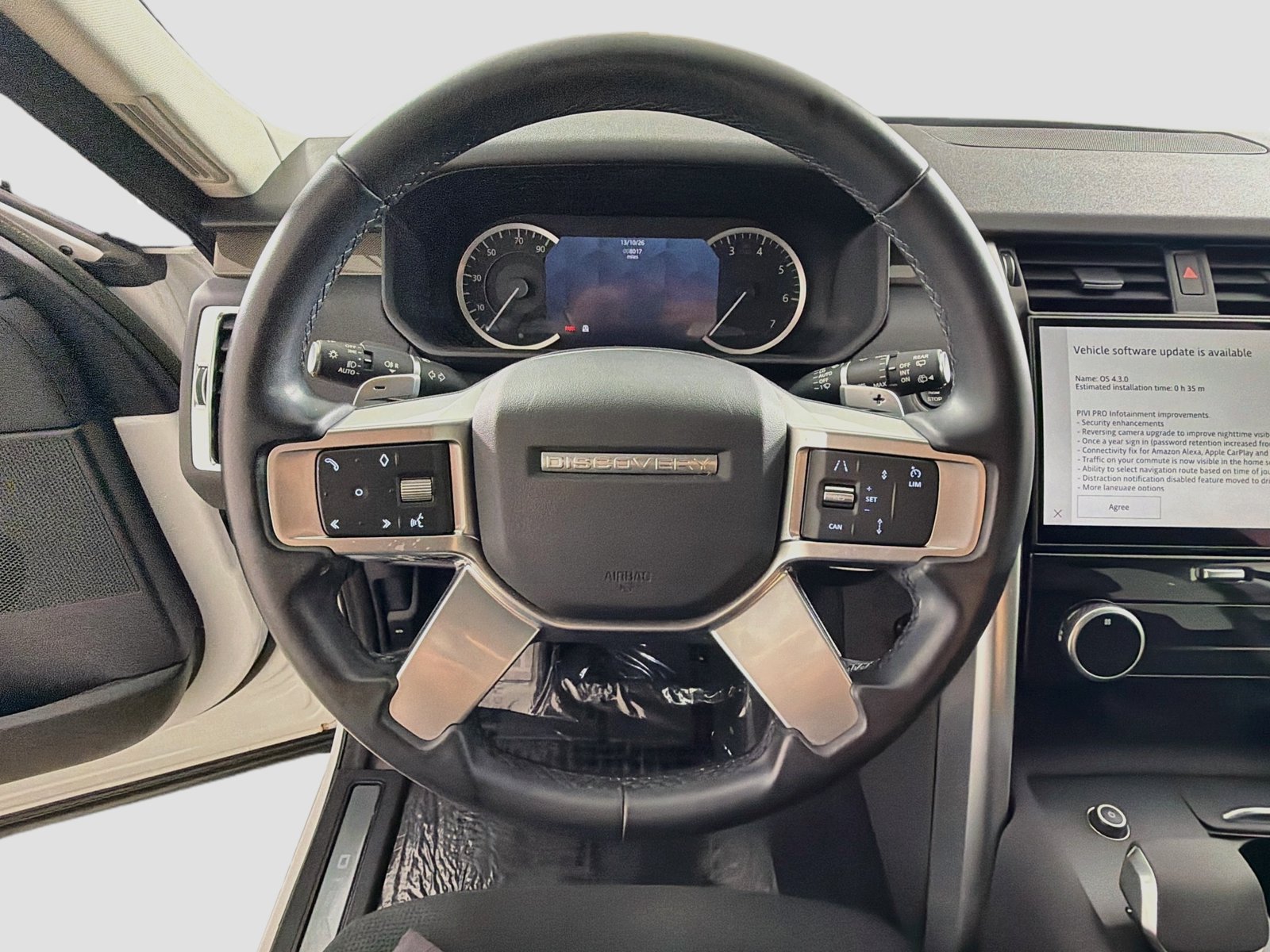 Used 2023 Land Rover Discovery S AWD/4WD image 11