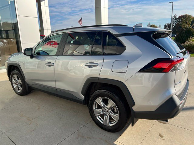 Used 2025 Toyota RAV4 XLE w/ Convenience Package AWD/4WD image 5