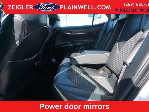 Used 2024 Toyota Camry SE image 11